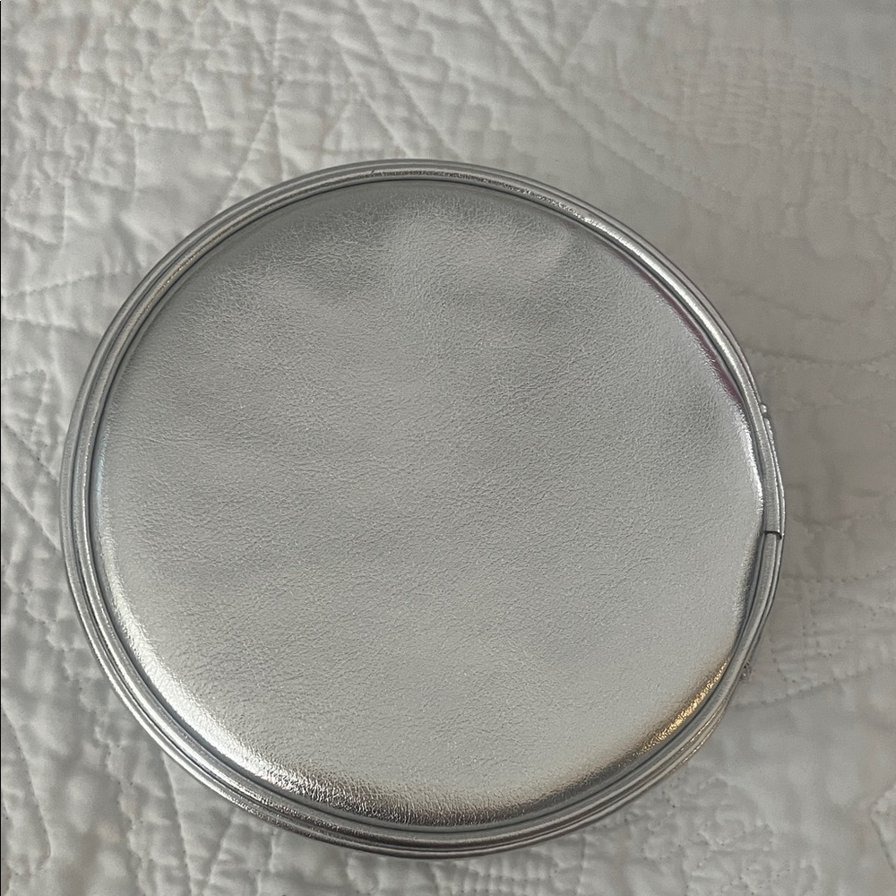 Christian Dior Elegant Silver and White Case - Picture 3 of 4
